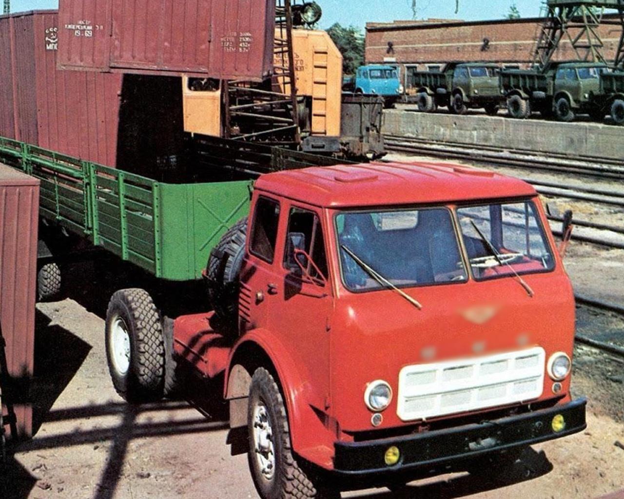 Jigsaw Puzzle MAZ Trucks